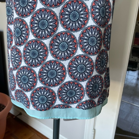 Banana Republic dressy tank top. Small - Picture 4 of 7